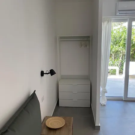 Direttamente Sul Mare Da Antonino Bed and Breakfast