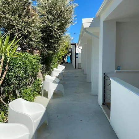 Direttamente Sul Mare Da Antonino Bed & Breakfast 4*