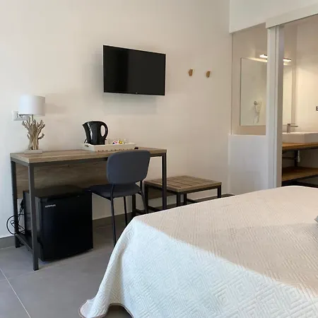 Bed and Breakfast Direttamente Sul Mare Da Antonino 4*