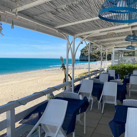 Direttamente Sul Mare Da Antonino Bed and Breakfast