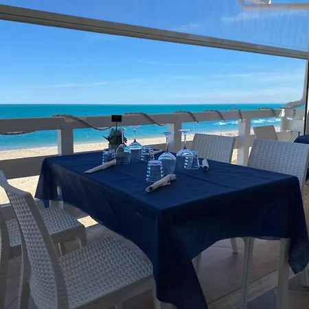 Direttamente Sul Mare Da Antonino Bed and Breakfast Mattinata